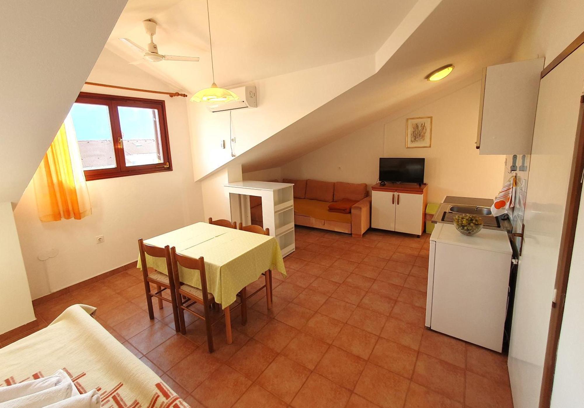 Mirjana F Apartaments Baška Rum bild
